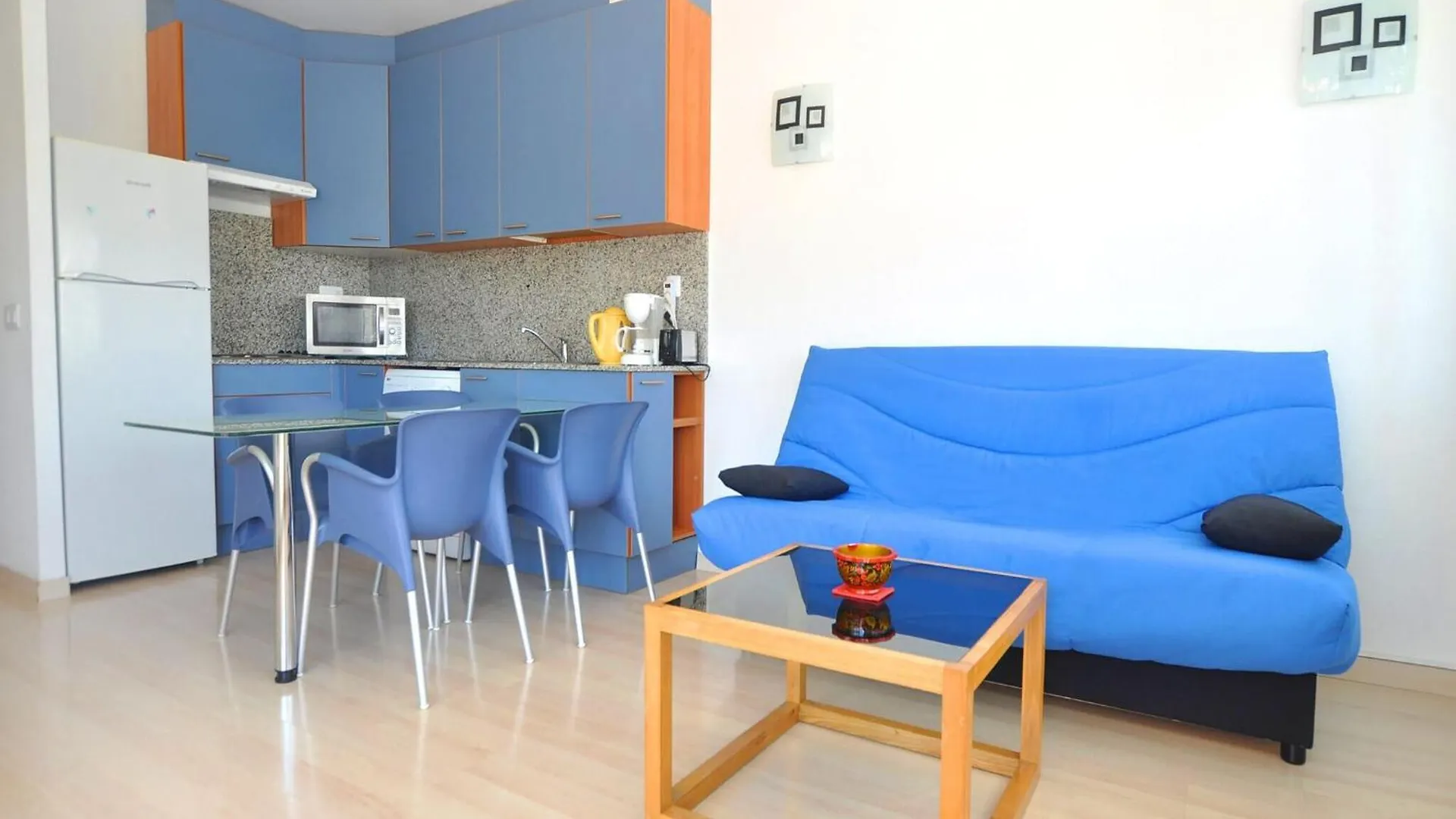 Apartment In Roses With Large Terrace