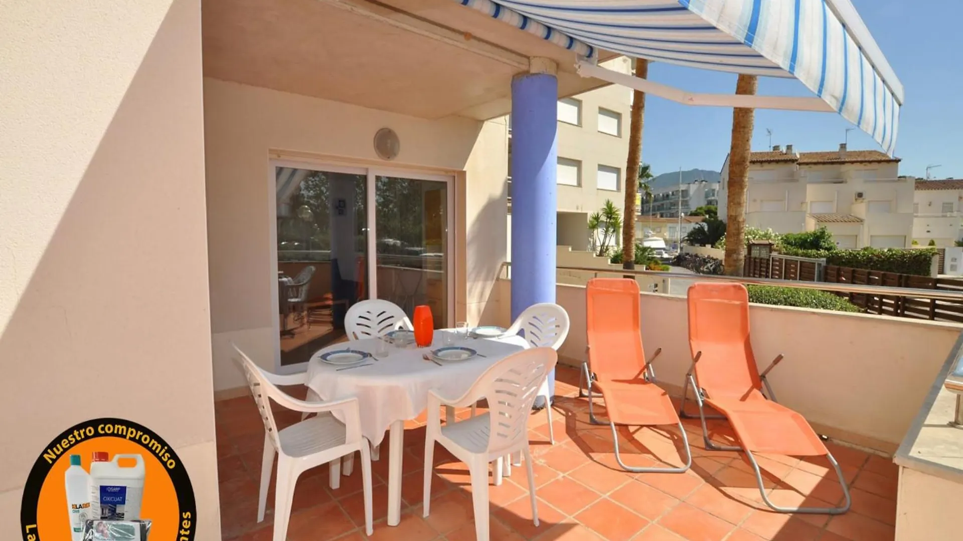 Apartment In Roses With Large Terrace