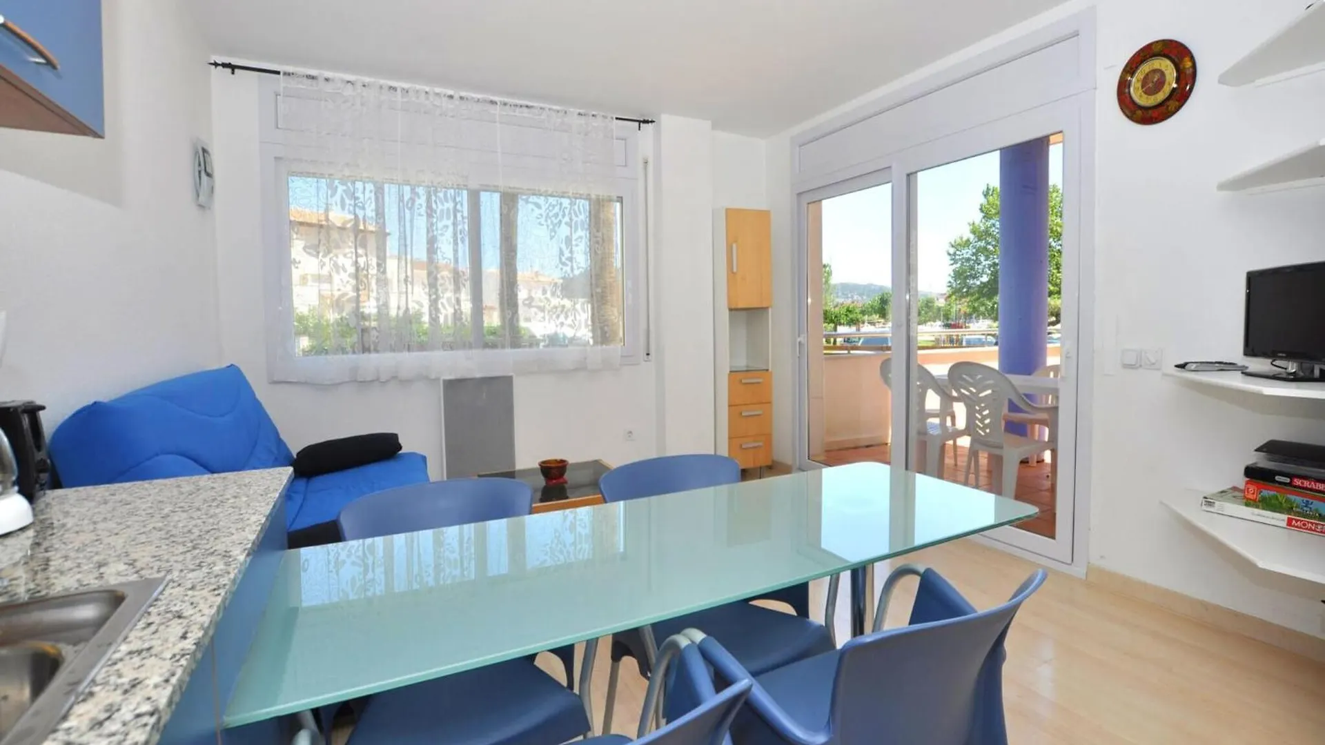 Apartment In Roses With Large Terrace España